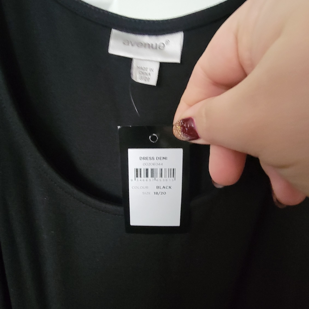 Avenue Black Midi Dress